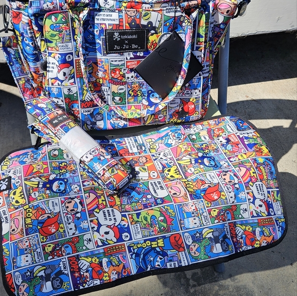 TokiDoki Jujube Be classy ~Super Toki diaper bag with changer - Picture 3 of 8